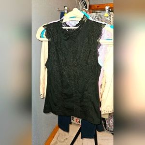 Contrast Lace Tank Top w/ Keyhole Back